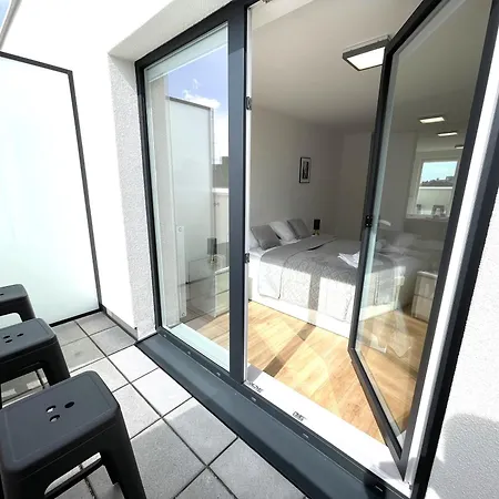 By The River - Center Appartement